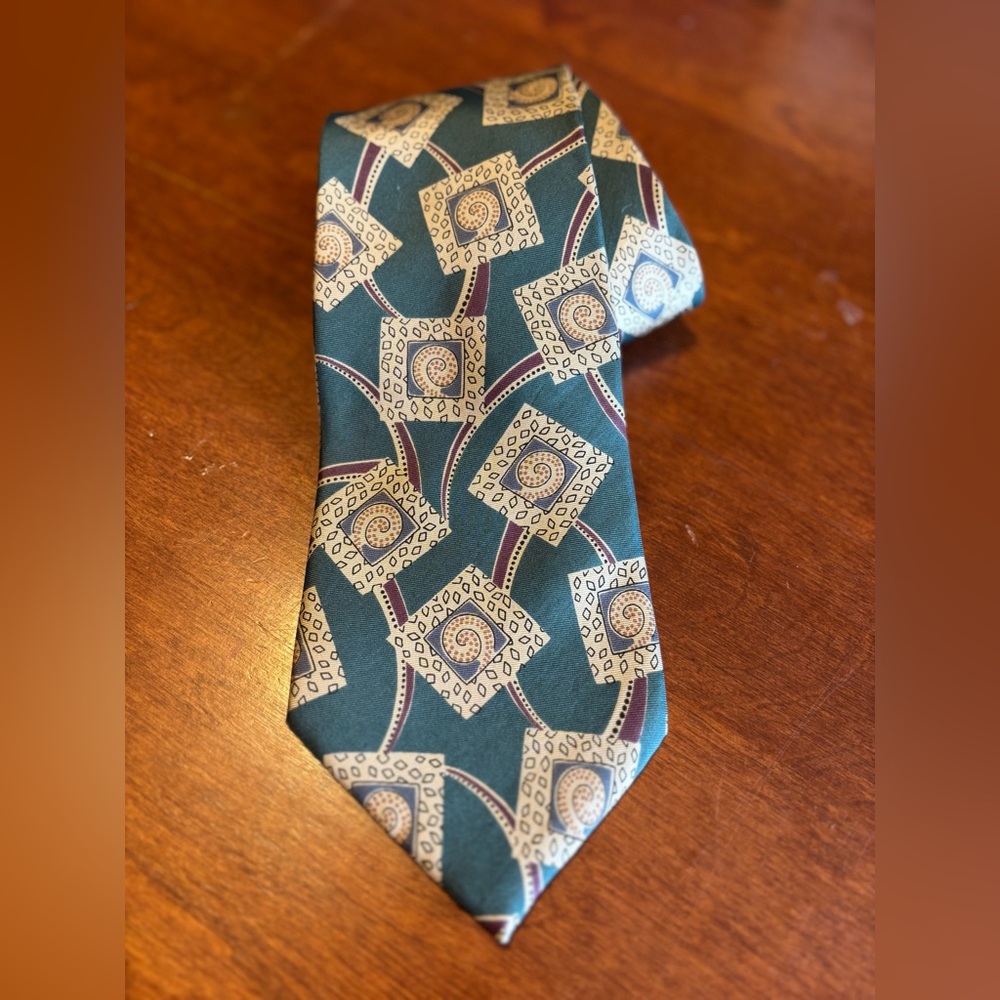 Silk Accents 💯silk Elegant Green Patterned Men's Tie